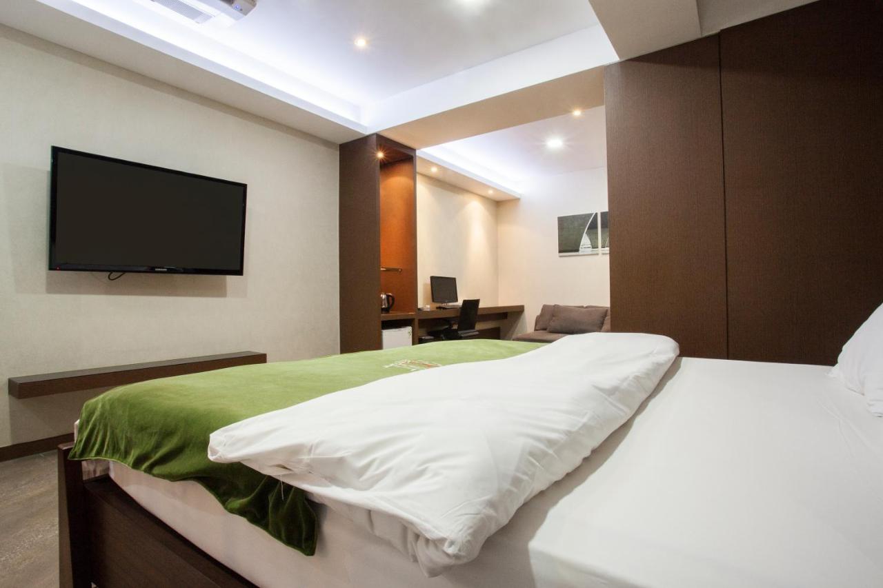 Suwon Reve Hotel Екстериор снимка