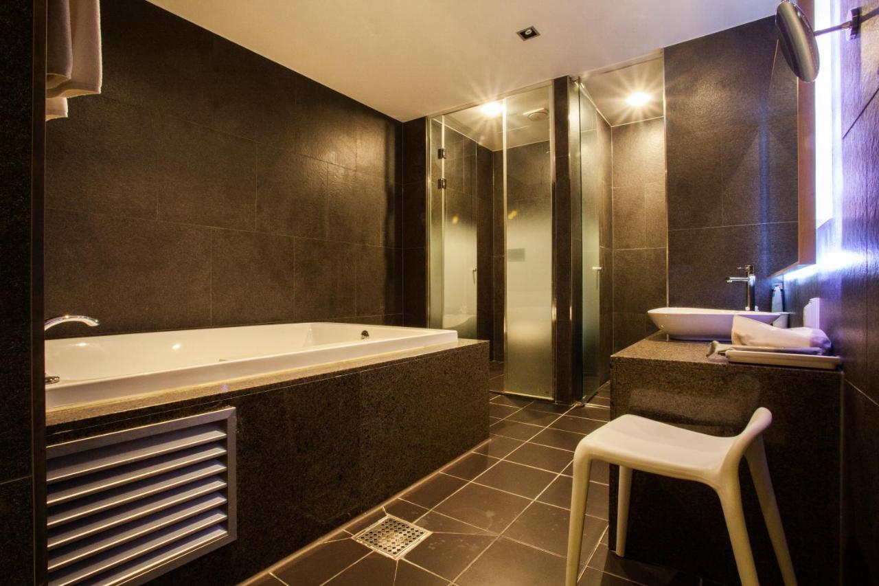 Suwon Reve Hotel Екстериор снимка