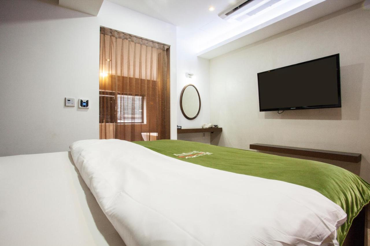 Suwon Reve Hotel Екстериор снимка