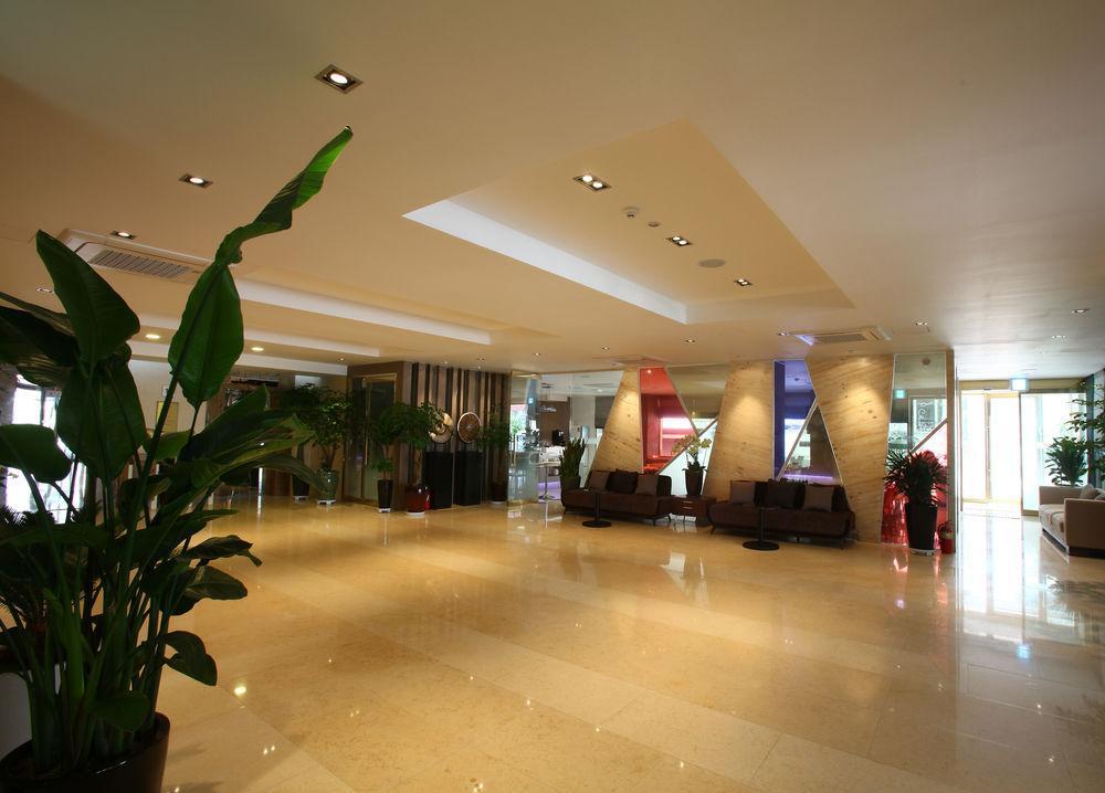 Suwon Reve Hotel Екстериор снимка