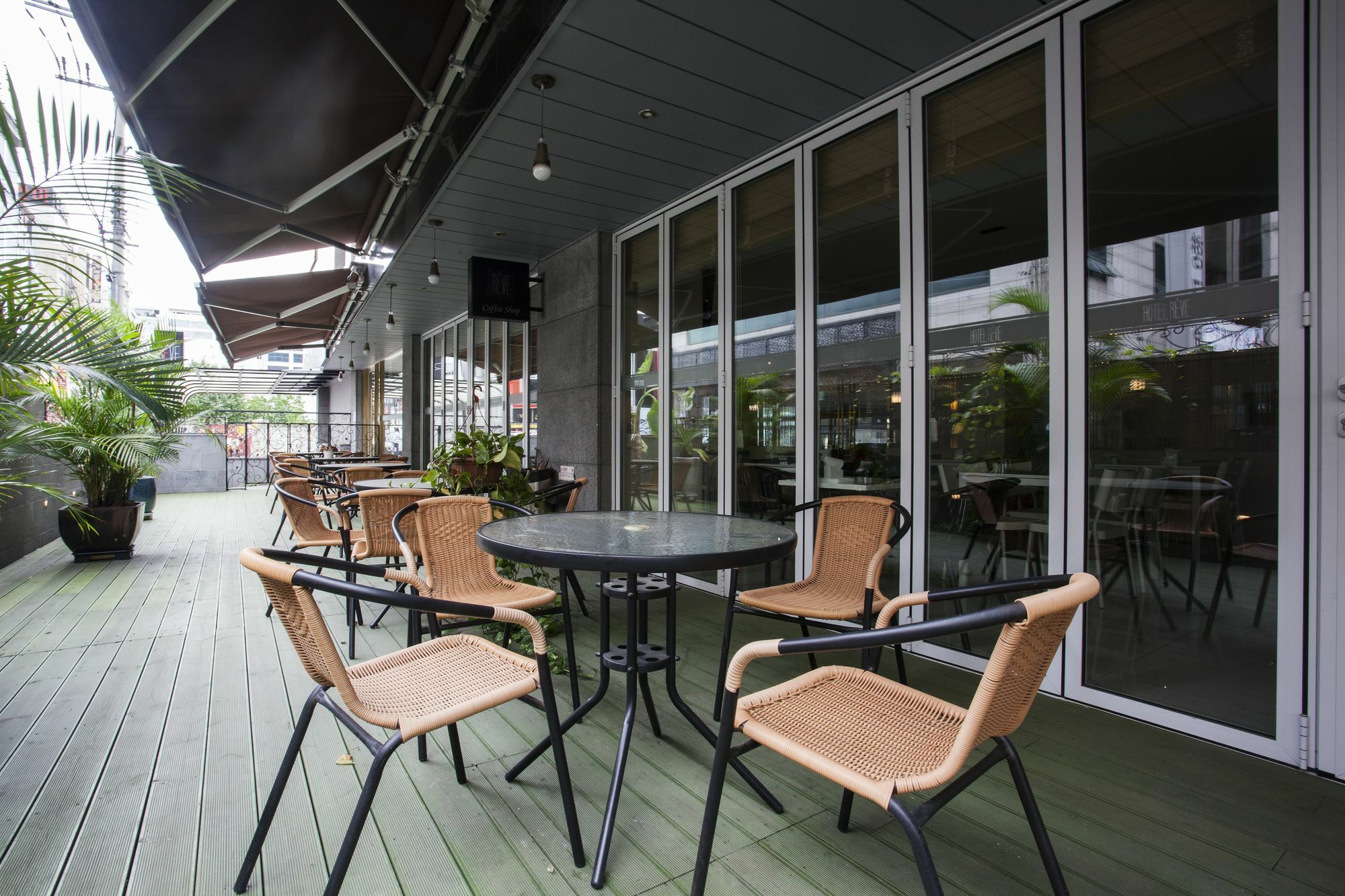 Suwon Reve Hotel Екстериор снимка