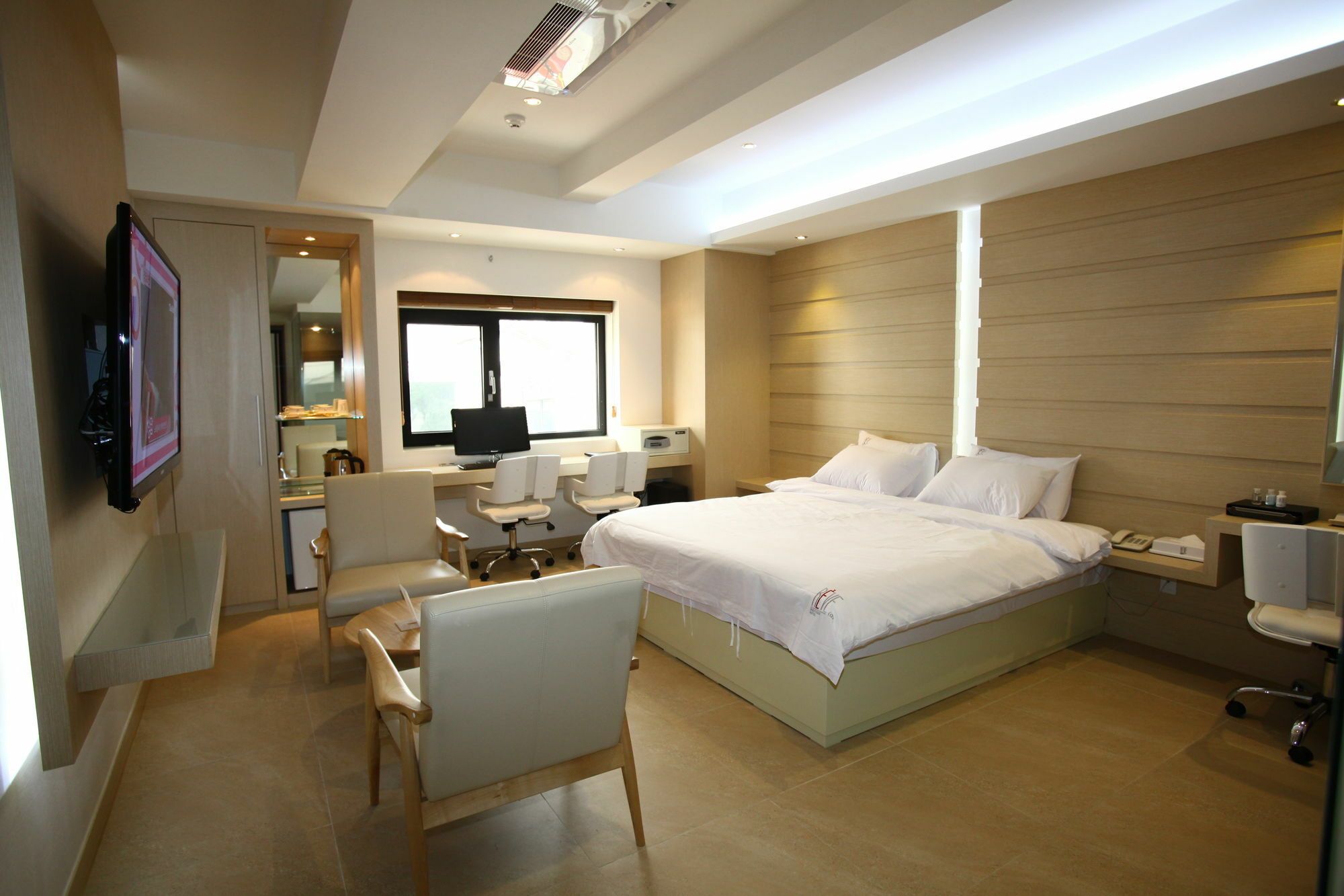 Suwon Reve Hotel Екстериор снимка